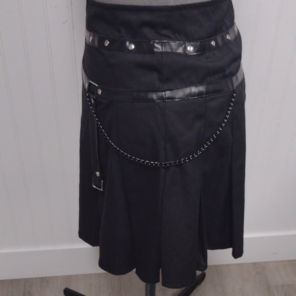 Chic Black Mini Skirt with Chain Accents Goth - Picture 5 of 14